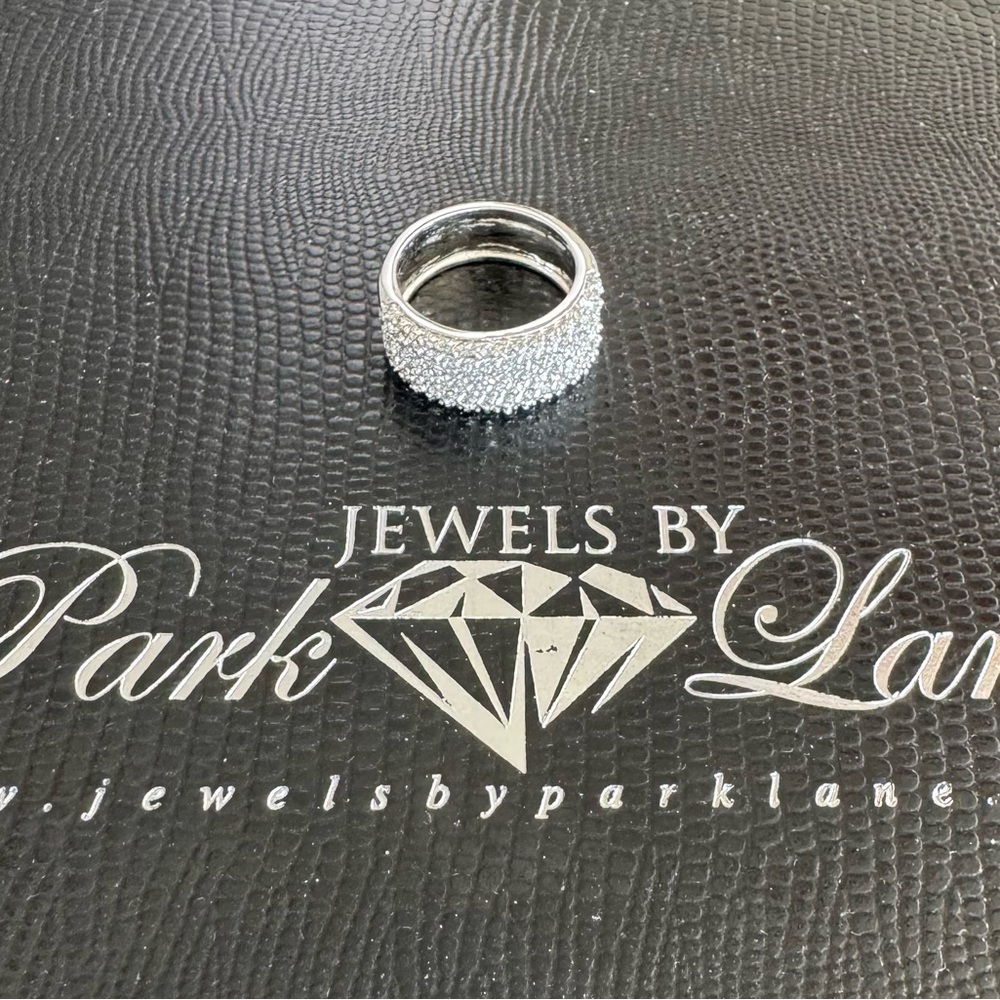Park Lane Equisite Silvertone Ring